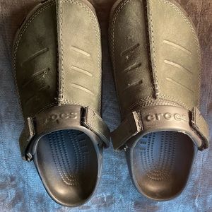 Mens Crocs size 7 -gently used